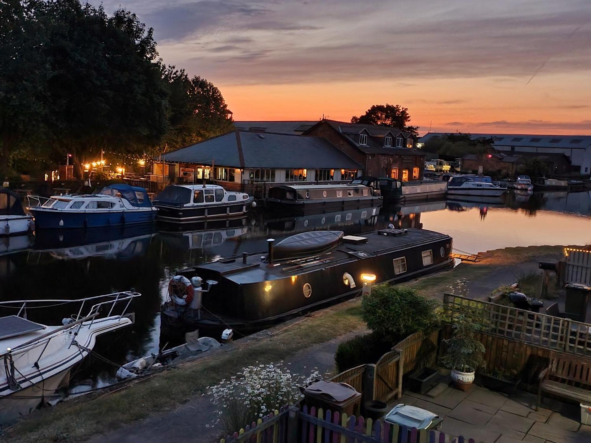 The Moorings Wakefield Exterior foto